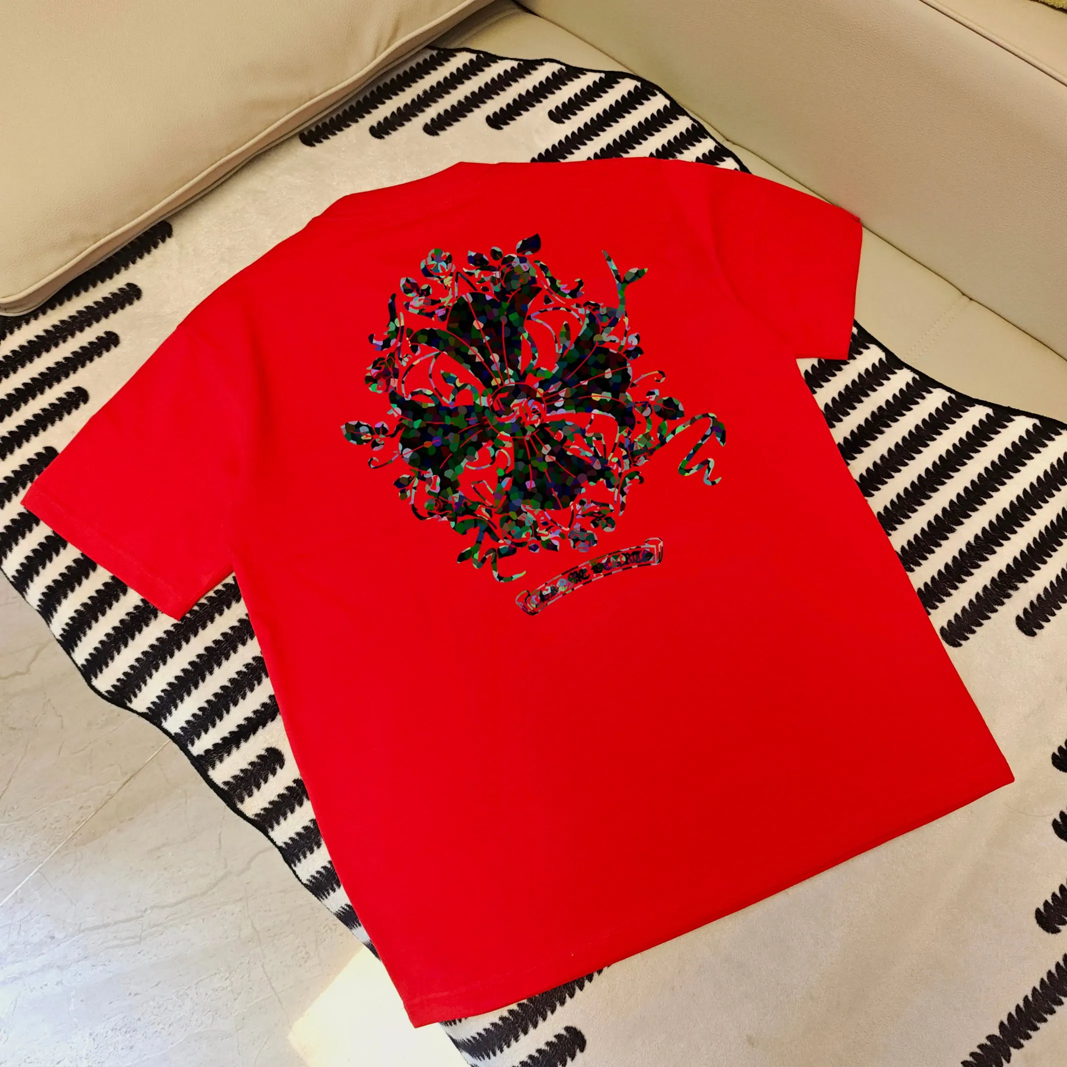 🅿️190 Crow Heart’s new summer T-shirt! This Sanskrit cross printed round neck short sleeves is simply a must-have for fashionistas. Salona cotton fabric is super comfortable, soft and skin-friendly, and has excellent breathability, making it perfect for summer wear. The Sanskrit cross print design on it is amazing, full of mystery and high-end, and the details are so exquisite that it makes people scream. It is worthy of Kroxin, and it vividly interprets the trend and personality. The loose fit is super friendly to all body shapes, covers the flesh and is comfortable, and looks good no matter how you wear it. Pair it with jeans and you'll look cool on the street. Pair it with sweatpants and you'll instantly look energetic and trendy. When you wear it and go out, you will feel like you are the spokesperson of fashion, and it will definitely turn heads. Color: Black White Red Size: S-2XL